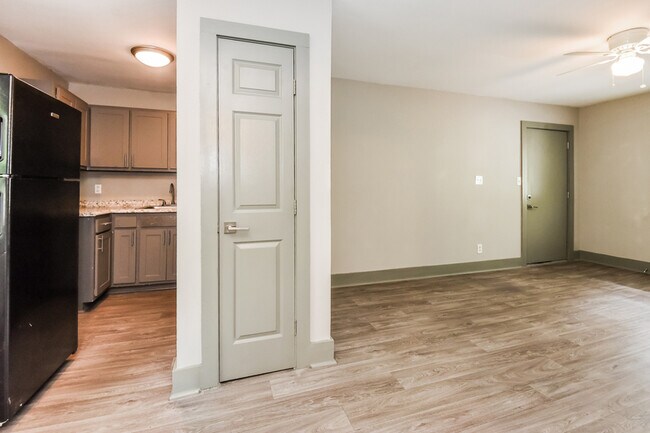 Photo - 1984 Wellbourne Dr NE