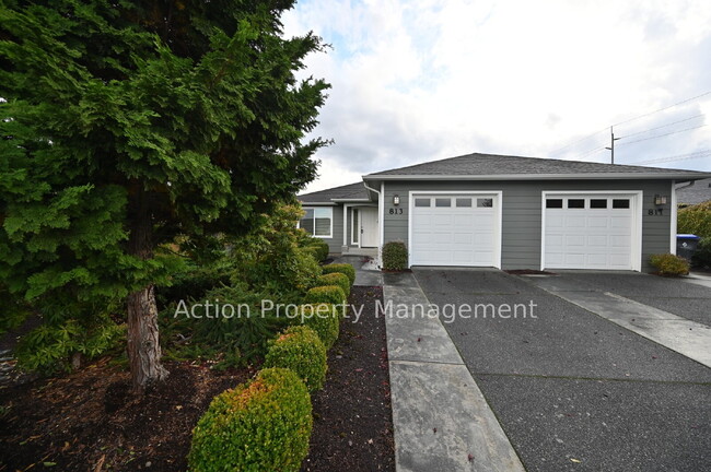 Building Photo - 2 bed, 2 bath, 1 car garage in a 4-plex, in Sequim