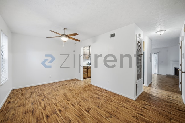 Photo - 5893 N Castlegate Dr