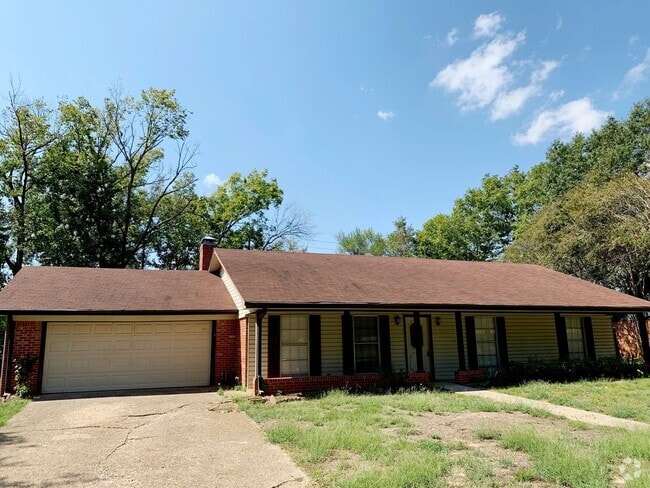 Building Photo - South Tyler! Lovely 3 Bedroom, 2 Bath Home...