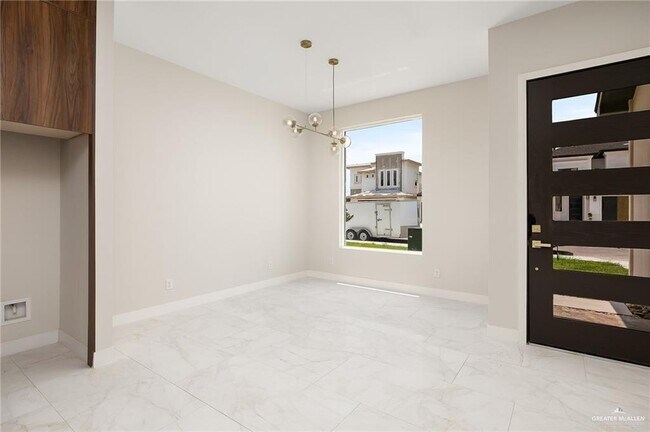 Photo - 16 Solar E Dr