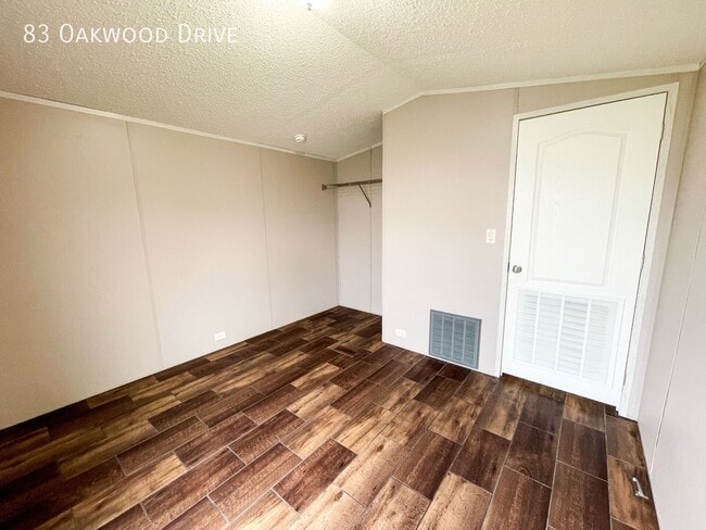 Photo - 83 Oakwood Dr