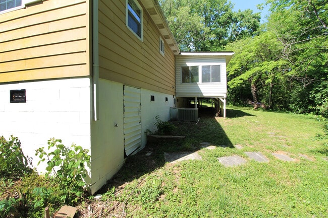 Photo - 1940 Harris Rd