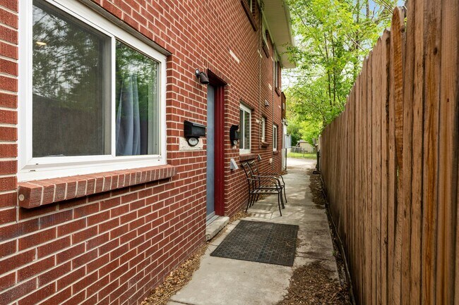 Photo - Gorgeous Two Bedroom in Sloan's Lake!