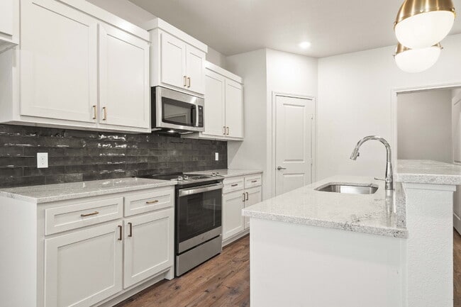 Photo - Luxurious Townhome Located In Abbey Glen -...