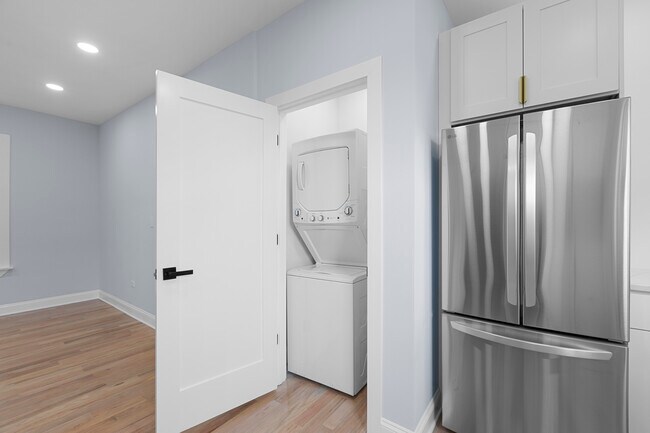 Photo - 3805 W Belle Plaine Ave Unit 2W