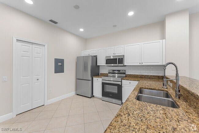 Building Photo - 10041 Heather Ln Unit 304 Rental