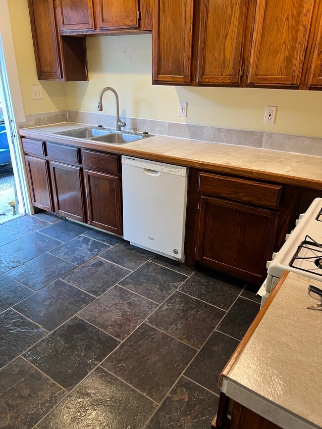 Building Photo - 608 State St Unit 608