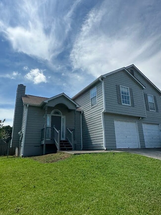 7082 Oakwood Cir