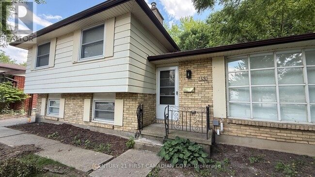 Photo - 453 Castlegrove Blvd