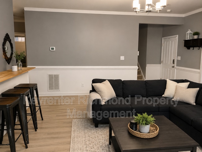 Photo - 117 E 13th St