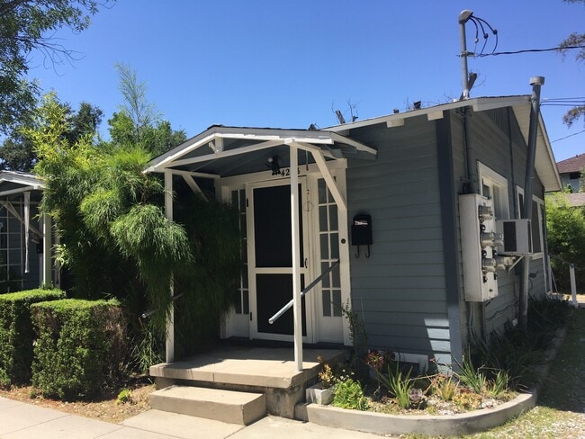 puerta principal - 420 El Centro St Unidad B