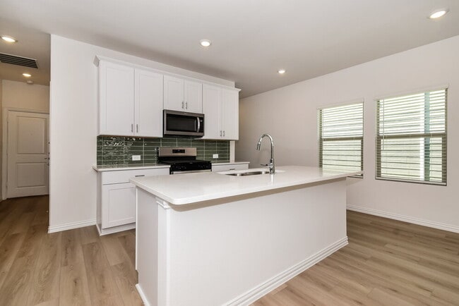 Photo - 837 Wisteria Ln