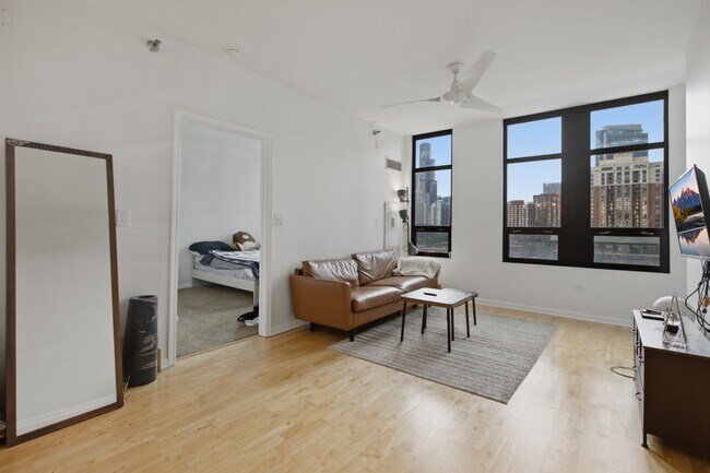 Building Photo - 1255 S State St Unit 0901s