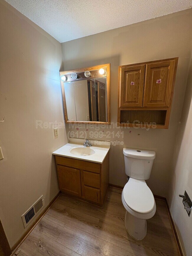 Photo - 3319 Longfellow Ave