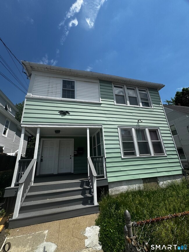 744 Park St Unidad 3rd Fl