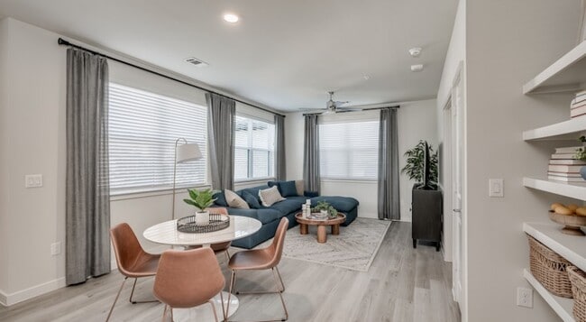 Photo - Biggest Offer Yet – 10 Weeks Free + $1000 ... Unit PHY1