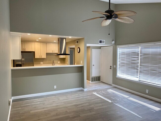 Photo - 1300 Cabrillo Park Dr Unidad Apt G