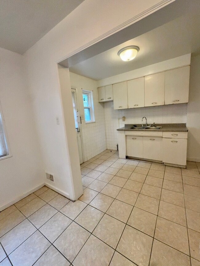 Photo - 825 N Raynor Ave