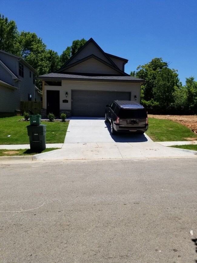 3 bedroom 3.5 bathroom home near campus - 3 bedroom 3.5 bathroom home near campus