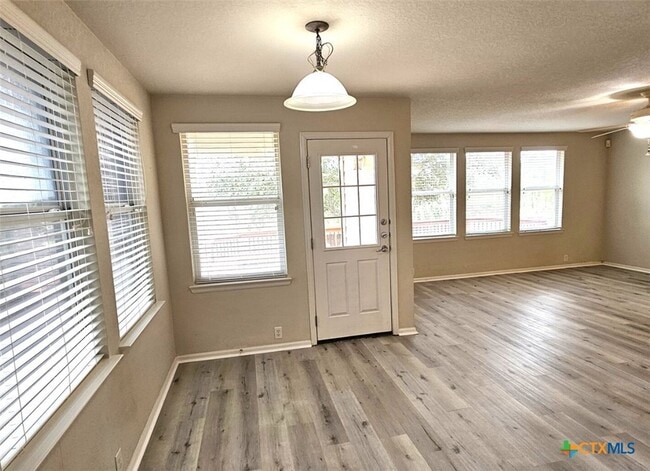 Building Photo - 5509 Columbia Dr