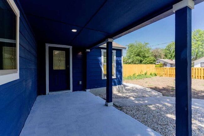 Photo - 146 Leroux St