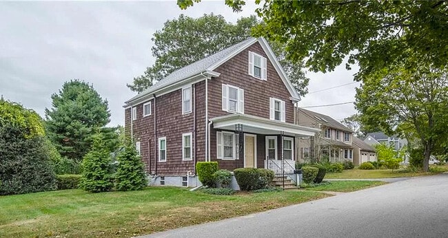 Front of the house - 27 Commonwealth Ave Unidad 2