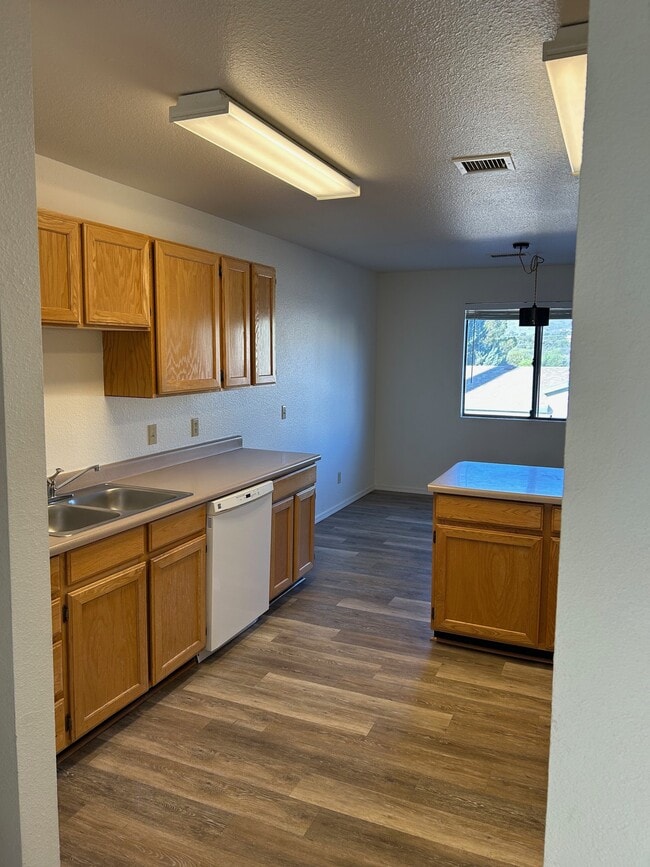 Photo - 400 Bent River Rd