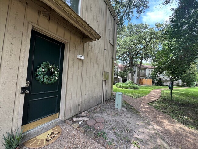 Photo - 2100 Tanglewilde St