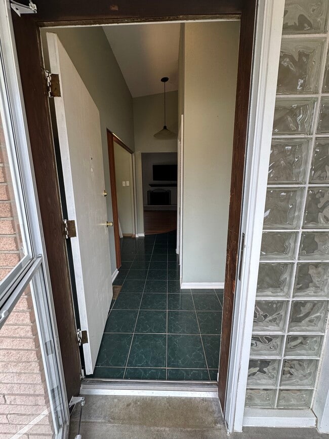 Entryway - 9030 Old Bonhomme Rd