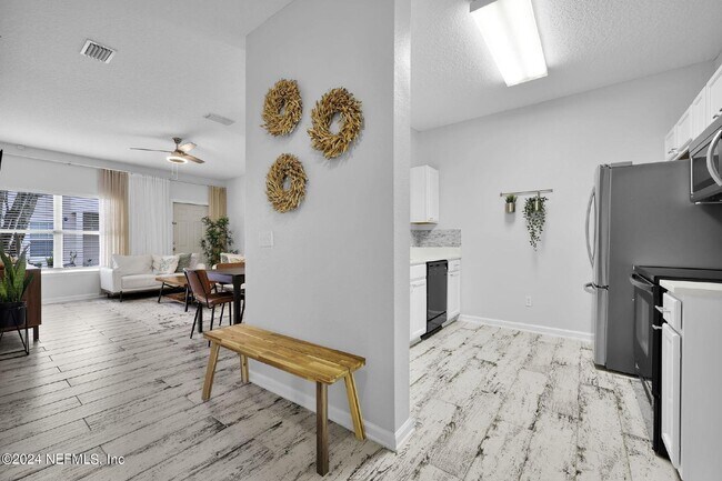 2/2 St Johns living for Rent