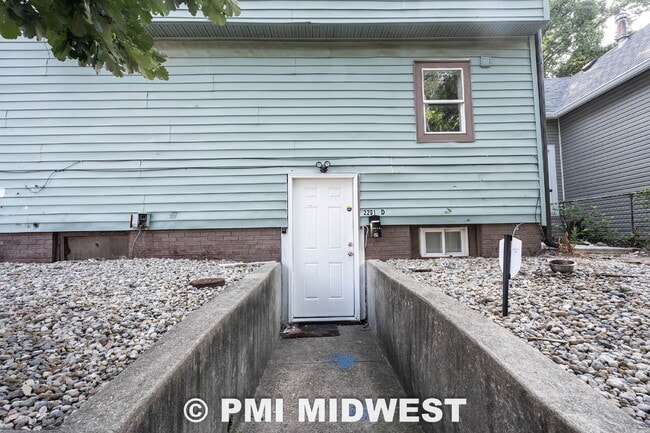 Photo - "Spacious 3-Bed, 2-Bath Gem in Indianapolis - Modern Comfort Awaits!" Unit D