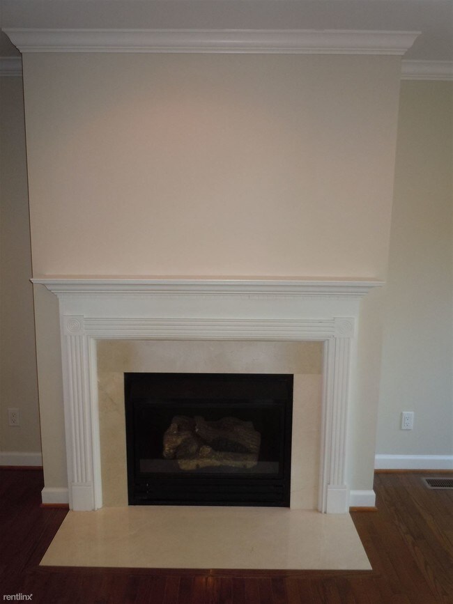 Photo - 3 br, 2.5 bath Condo - 304 James Cir