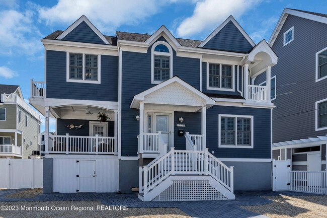Photo - 229 2nd Ave