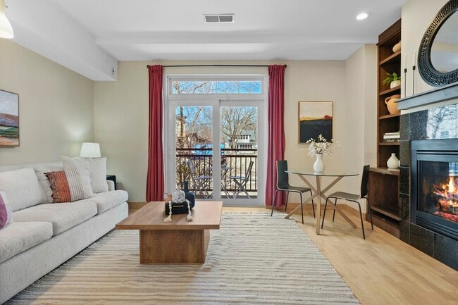 Photo - 1037 Williamson St Unidad 107