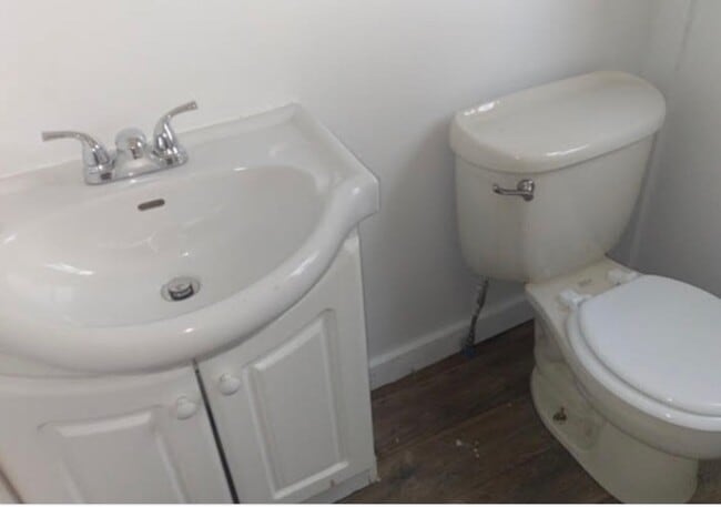 Building Photo - 713 W Adams St Unit Apt 1