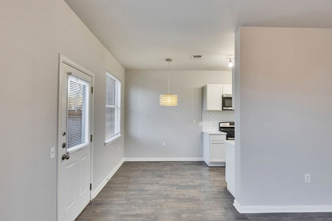 Photo - 3201 Jack Cook Dr Unidad A