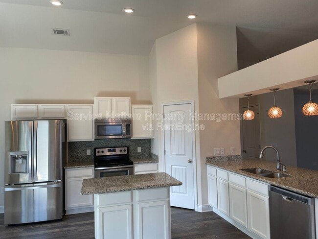 Photo - 7954 Nalo Creek Loop