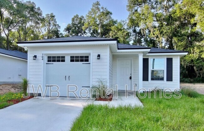 Photo - 704 E 56th St