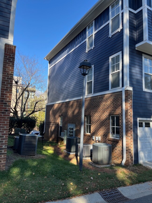 Condo is Top Floor - MBR is on the Corner - 1616 Walnut View Dr Unit Walnut Hill