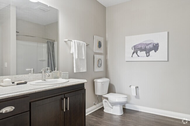 2BR, 2BA - 1,021SF - Bathroom