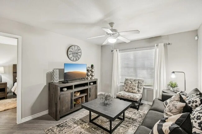 Photo - 20000 Saums Rd Unidad 03202