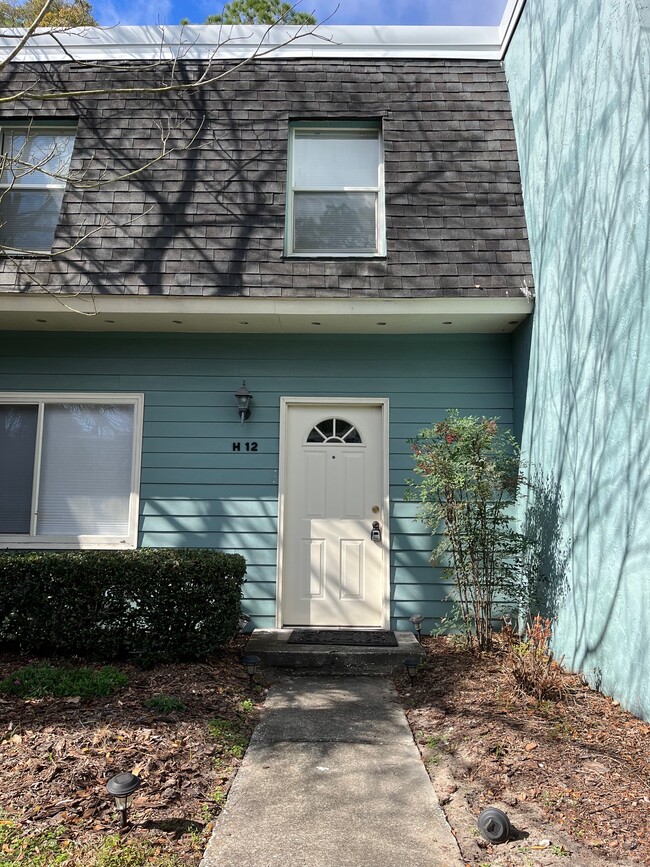 Building Photo - 501 SW 75th St