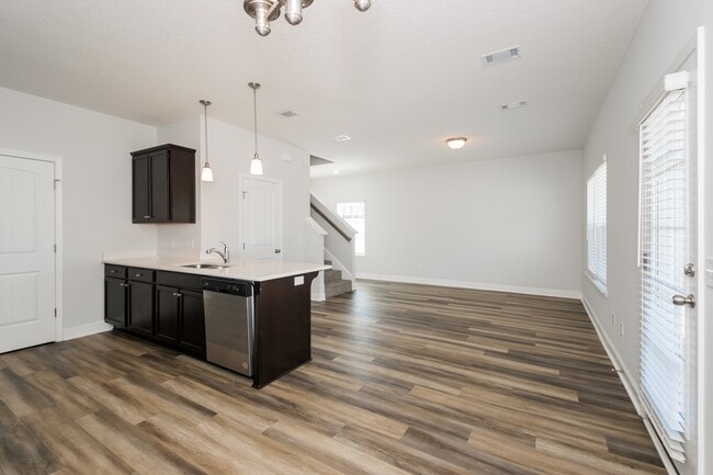 Photo - 108 Sugarberry Ln