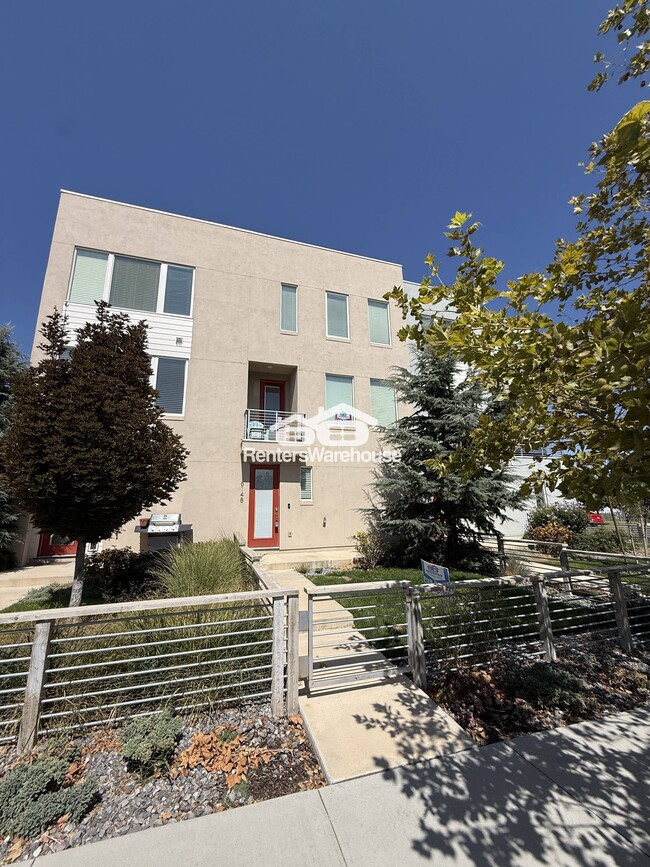 Building Photo - 6148 W Lake Ave Rental