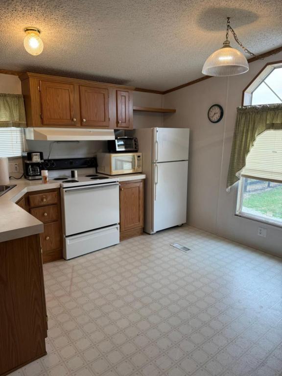 Photo - 78 S Amanda St