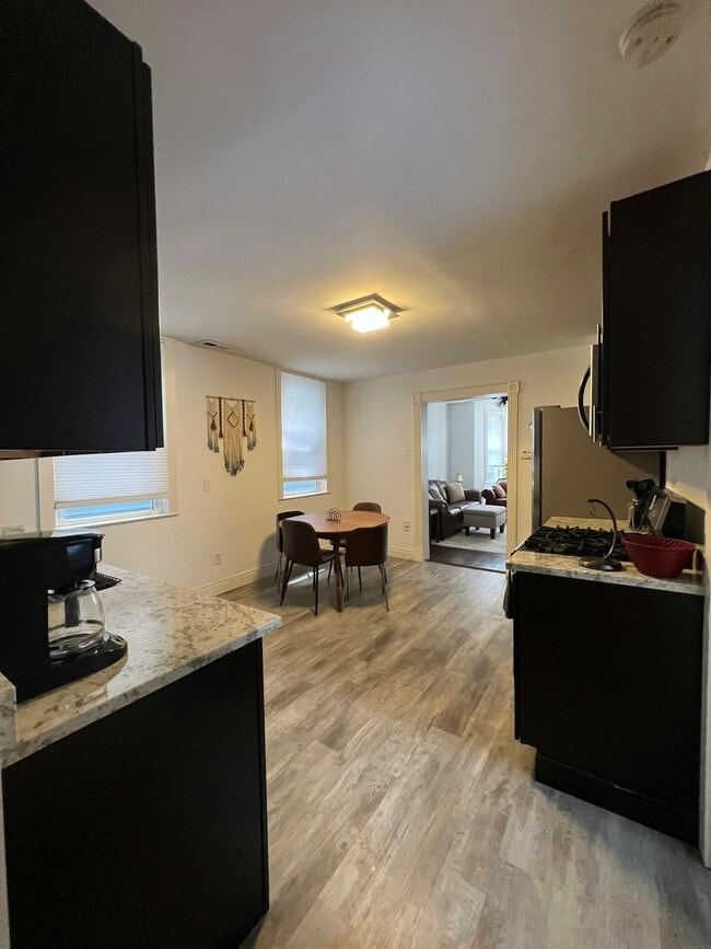 Photo - 1916 N Rockwell St Unit 1