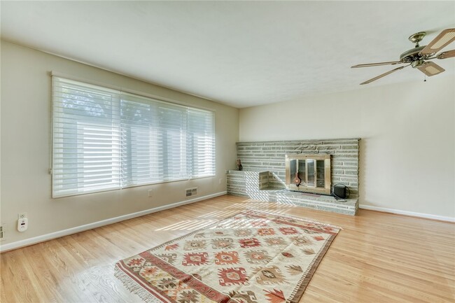 Photo - 241 Willowcrest Dr