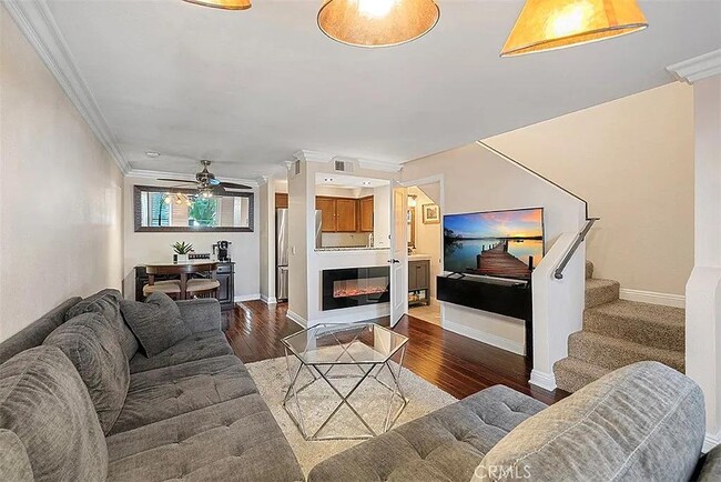 Building Photo - 355 N Maple St