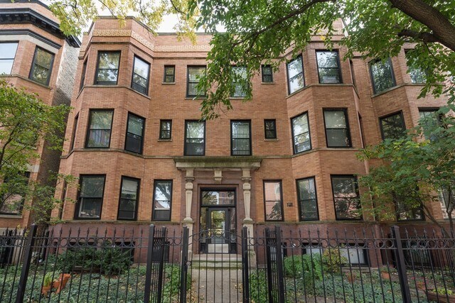 Photo - 833 W Wellington Ave Unit 3W